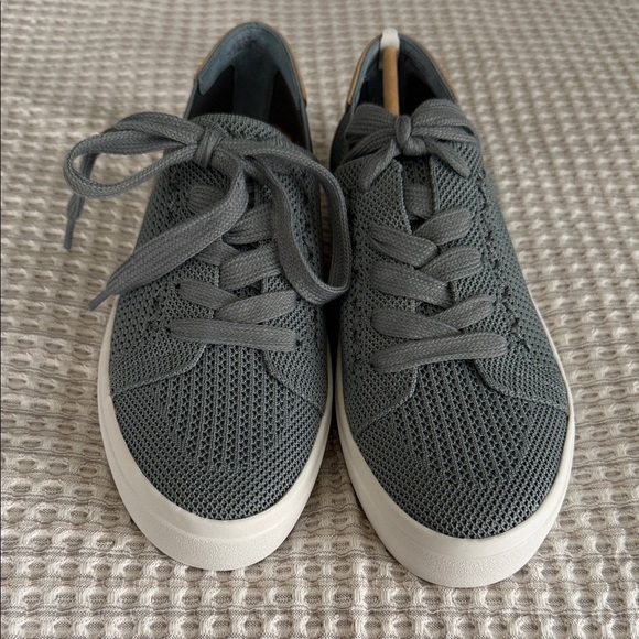 Lucky Brand Shoes - Gray Knit Lace-Up Sneakers with White Sole
Lucky brand. Size 7.5